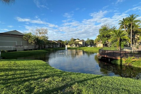 Condo in Coral Springs, Florida, 2 bedrooms  № 1708193 - photo 11