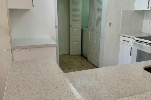 Condo in Coral Springs, Florida, 2 bedrooms  № 1708193 - photo 23
