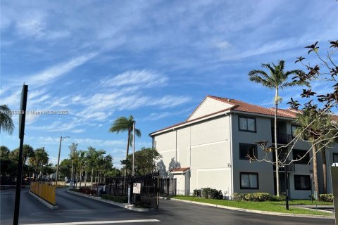 Condo in Coral Springs, Florida, 2 bedrooms  № 1708193 - photo 14