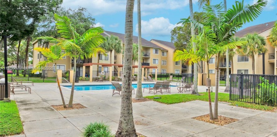 Condominio en Coral Springs, Florida, 2 dormitorios № 1708193