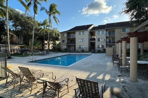 Condo in Coral Springs, Florida, 2 bedrooms  № 1708193 - photo 10