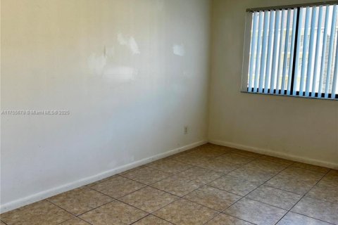 Condo in Coral Springs, Florida, 2 bedrooms  № 1708193 - photo 15