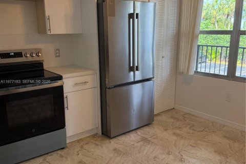 Снять в аренду кондоминиум в Пемброк-Пайнс, Флорида 2 спальни, 112.13м2, № 2047275 - фото 6