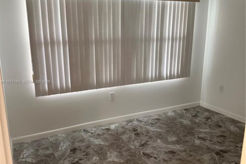 Снять в аренду кондоминиум в Пемброк-Пайнс, Флорида 2 спальни, 112.13м2, № 2047275 - фото 14