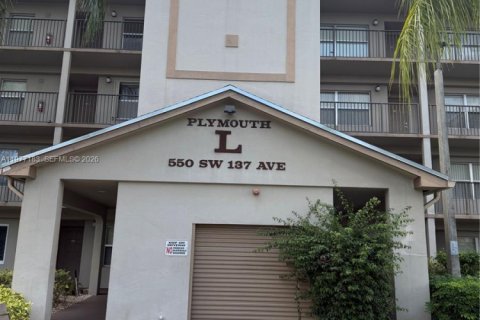 Кондоминиум с 2 спальнями в Пемброк-Пайнс, Флорида № 2047275