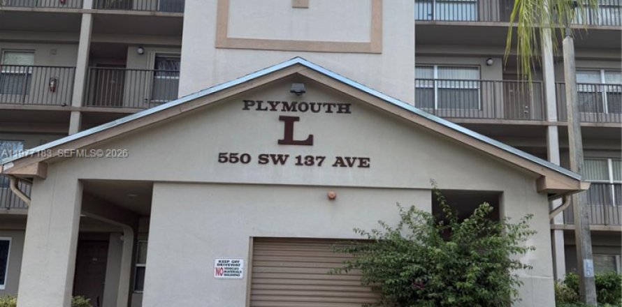 Кондоминиум с 2 спальнями в Пемброк-Пайнс, Флорида № 2047275