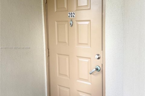 Снять в аренду кондоминиум в Пемброк-Пайнс, Флорида 2 спальни, 112.13м2, № 2047275 - фото 2