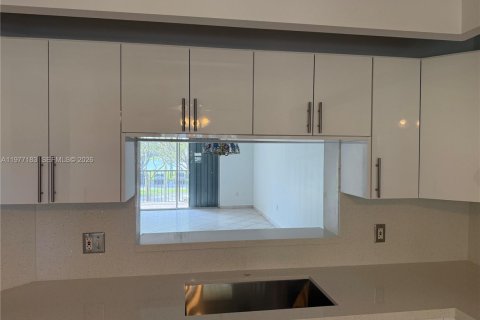 Снять в аренду кондоминиум в Пемброк-Пайнс, Флорида 2 спальни, 112.13м2, № 2047275 - фото 7