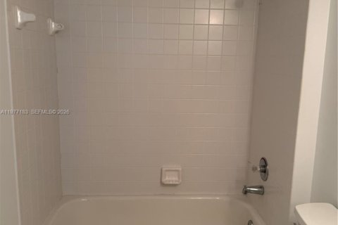 Снять в аренду кондоминиум в Пемброк-Пайнс, Флорида 2 спальни, 112.13м2, № 2047275 - фото 15