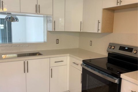 Снять в аренду кондоминиум в Пемброк-Пайнс, Флорида 2 спальни, 112.13м2, № 2047275 - фото 5