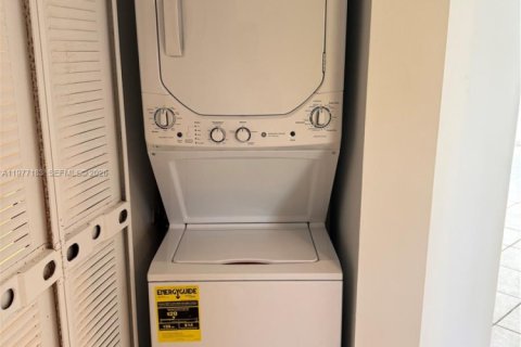 Снять в аренду кондоминиум в Пемброк-Пайнс, Флорида 2 спальни, 112.13м2, № 2047275 - фото 8