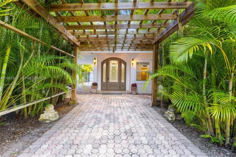 Casa en alquiler en Pinecrest, Florida, 4 dormitorios, 177.91 m2 № 2006423 - foto 2