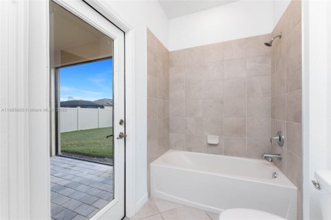 Villa ou maison à vendre à Port Charlotte, Floride: 3 chambres, 157.19 m2 № 1933928 - photo 15