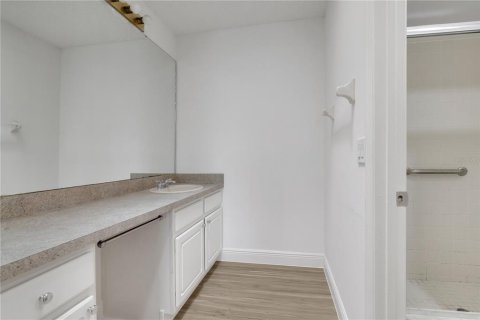 Купить виллу или дом в Киссимми, Флорида 8 комнат, 107.67м2, № 1858195 - фото 12