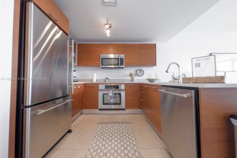 Condominio en alquiler en Miami, Florida, 1 dormitorio, 67.45 m2 № 2060023 - foto 9