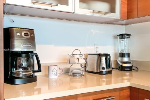 Condominio en alquiler en Miami, Florida, 1 dormitorio, 67.45 m2 № 2060023 - foto 7