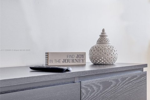 Condominio en alquiler en Miami, Florida, 1 dormitorio, 67.45 m2 № 2060023 - foto 26