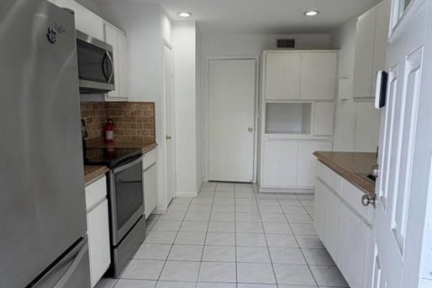 Copropriété à louer à Miami, Floride: 3 chambres, 158.58 m2 № 2397753 - photo 16