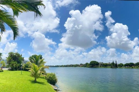 Copropriété à louer à Miami, Floride: 3 chambres, 158.58 m2 № 2397753 - photo 9