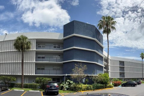Copropriété à louer à Miami, Floride: 3 chambres, 158.58 m2 № 2397753 - photo 2