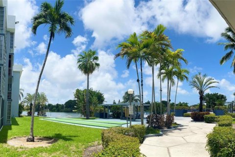 Copropriété à louer à Miami, Floride: 3 chambres, 158.58 m2 № 2397753 - photo 4