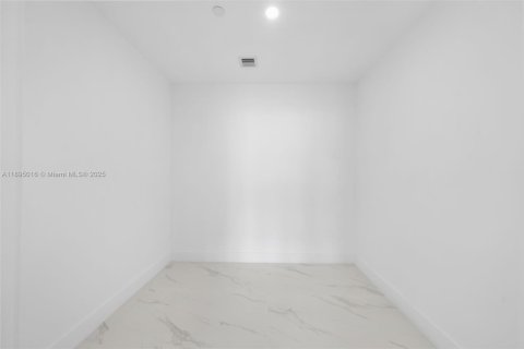 Снять в аренду кондоминиум в Майами, Флорида 4 спальни, 239.87м2, № 1947488 - фото 29