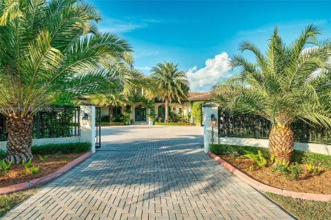 Casa en venta en Homestead, Florida, 4 dormitorios, 404.68 m2 № 1982045 - foto 1