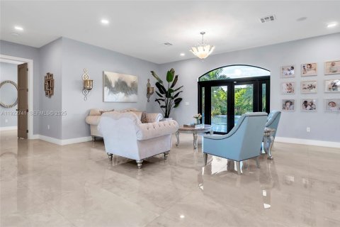 Casa en venta en Homestead, Florida, 4 dormitorios, 404.68 m2 № 1982045 - foto 7