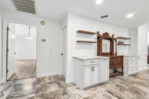 Casa en venta en Lakeland, Florida, 6 dormitorios, 396.14 m2 № 2214591 - foto 16