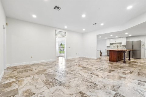 Casa en venta en Lakeland, Florida, 6 dormitorios, 396.14 m2 № 2214591 - foto 11