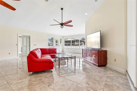 Casa en venta en Lakeland, Florida, 6 dormitorios, 396.14 m2 № 2214591 - foto 21