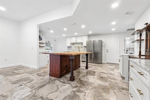 Casa en venta en Lakeland, Florida, 6 dormitorios, 396.14 m2 № 2214591 - foto 12