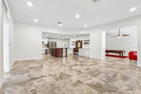 Casa en venta en Lakeland, Florida, 6 dormitorios, 396.14 m2 № 2214591 - foto 9