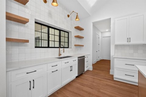 Купить виллу или дом в Деланд, Флорида 14 комнат, 309.64м2, № 2111657 - фото 18