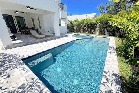 Casa en venta en Sarasota, Florida, 5 dormitorios, 280.84 m2 № 1590146 - foto 11