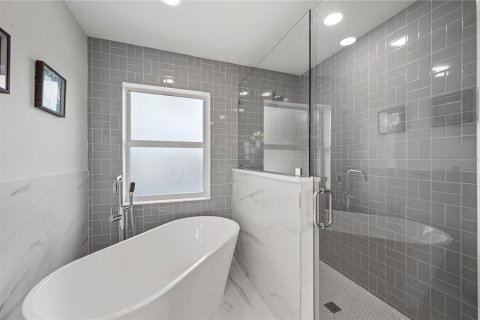 Casa en venta en Sarasota, Florida, 5 dormitorios, 280.84 m2 № 1590146 - foto 30