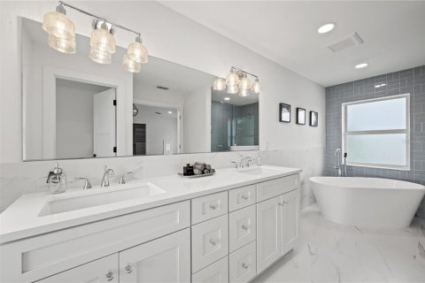 Casa en venta en Sarasota, Florida, 5 dormitorios, 280.84 m2 № 1590146 - foto 29