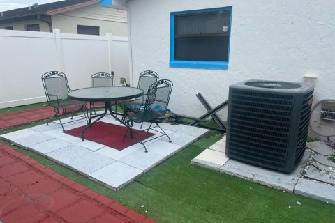 Casa en venta en Brandon, Florida, 5 dormitorios, 192.03 m2 № 1801356 - foto 14