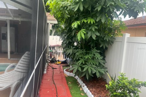Casa en venta en Brandon, Florida, 5 dormitorios, 192.03 m2 № 1801356 - foto 16