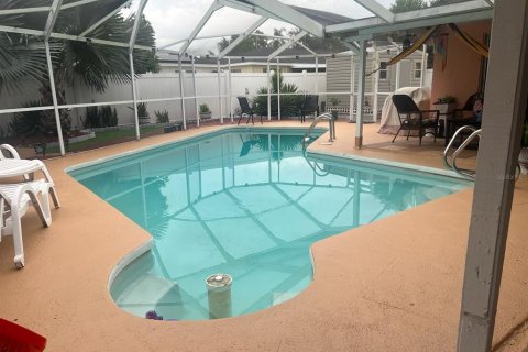 Casa en venta en Brandon, Florida, 5 dormitorios, 192.03 m2 № 1801356 - foto 9