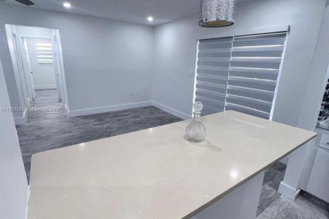 Villa ou maison à vendre à Pembroke Pines, Floride: 2 chambres, 85.47 m2 № 1971495 - photo 7