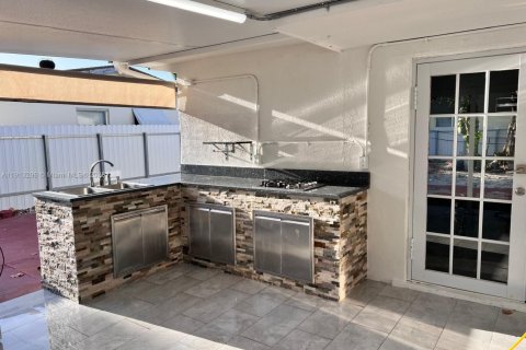 Villa ou maison à vendre à Pembroke Pines, Floride: 2 chambres, 85.47 m2 № 1971495 - photo 10