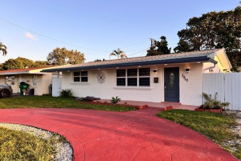 Villa ou maison à vendre à Pembroke Pines, Floride: 2 chambres, 85.47 m2 № 1971495 - photo 1
