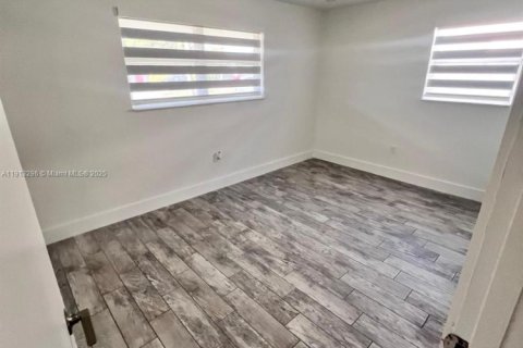 Villa ou maison à vendre à Pembroke Pines, Floride: 2 chambres, 85.47 m2 № 1971495 - photo 4