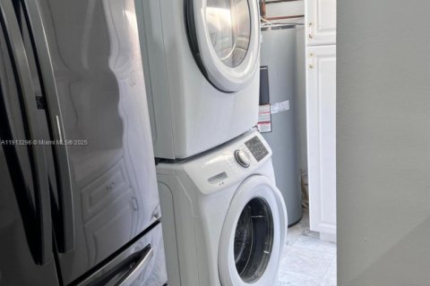 Villa ou maison à vendre à Pembroke Pines, Floride: 2 chambres, 85.47 m2 № 1971495 - photo 12