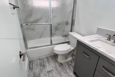 Villa ou maison à vendre à Pembroke Pines, Floride: 2 chambres, 85.47 m2 № 1971495 - photo 13