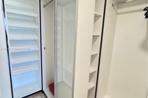 Copropriété à vendre à Sunny Isles Beach, Floride: 1 chambre, 92.07 m2 № 1894233 - photo 28