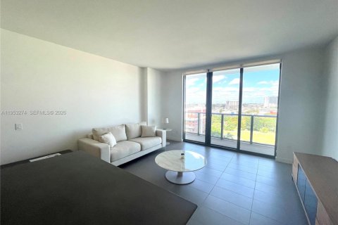Apartamento en alquiler en Miami, Florida, 1 dormitorio, 70.05 m2 № 2054624 - foto 8