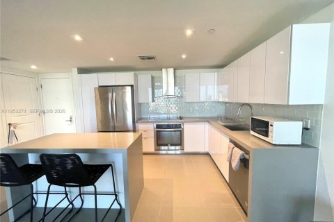 Apartamento en alquiler en Miami, Florida, 1 dormitorio, 70.05 m2 № 2054624 - foto 6