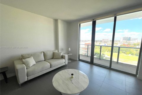 Apartamento en alquiler en Miami, Florida, 1 dormitorio, 70.05 m2 № 2054624 - foto 9